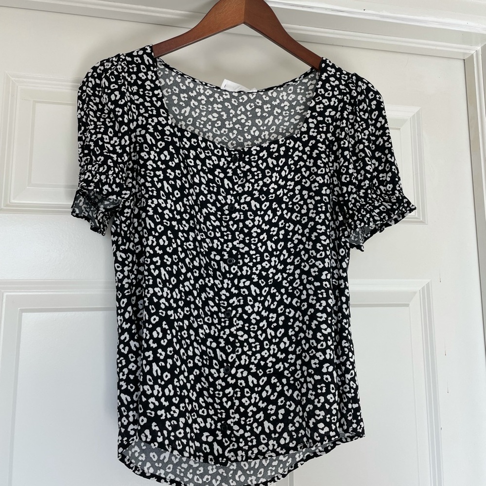 Square neck blouse